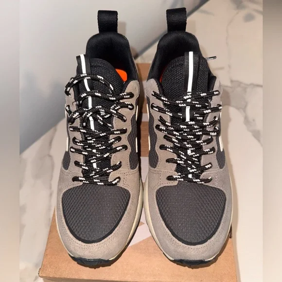 Veja Venturi Black and White Sneakers Sz 7 - Picture 4 of 9